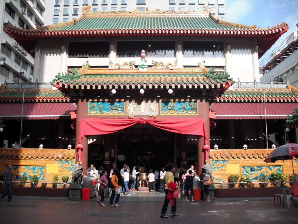 Exterior view of Kwan Im Thong Hood Cho Temple, a historic Buddhist temple dedicated to the Goddess of Mercy, located near ibis Singapore on Bencoolen
