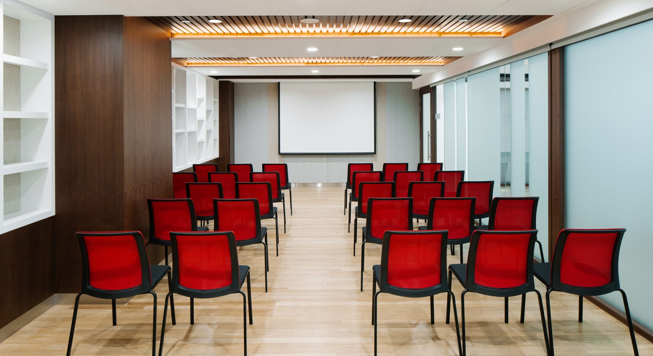 Classroom-style meeting room at ibis Singapore on Bencoolen, suitable for school briefings, workshops and university group sessions.